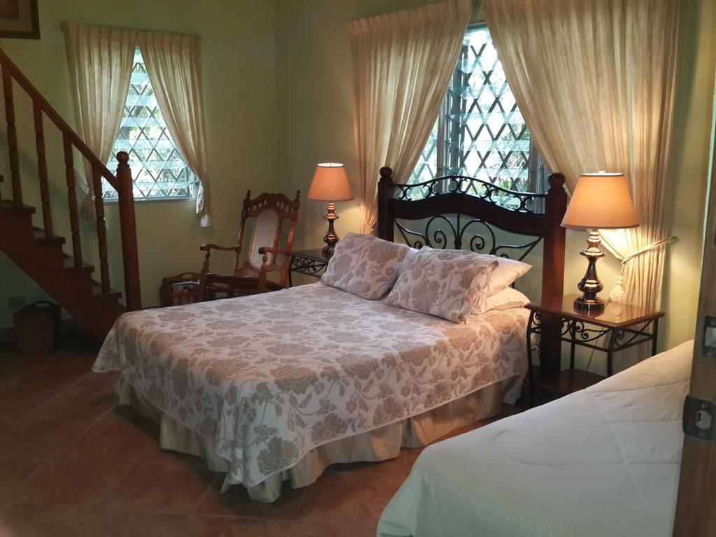 Park Eden Bed & Breakfast Los Llanitos Bilik gambar